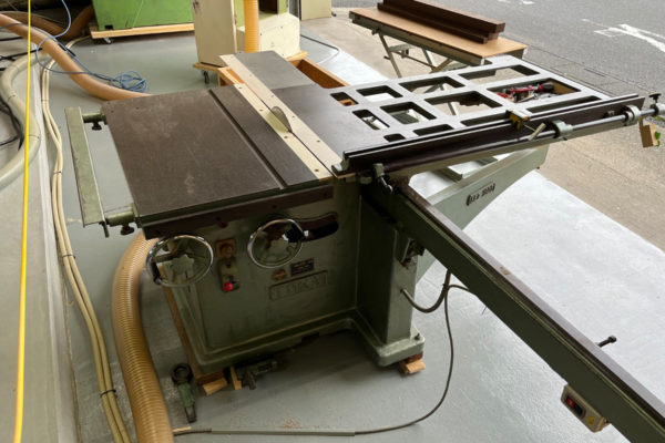 画像：精密横切り盤